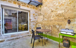 1 Bedroom Stunning Home In Villeneuve-Les-Avignon
